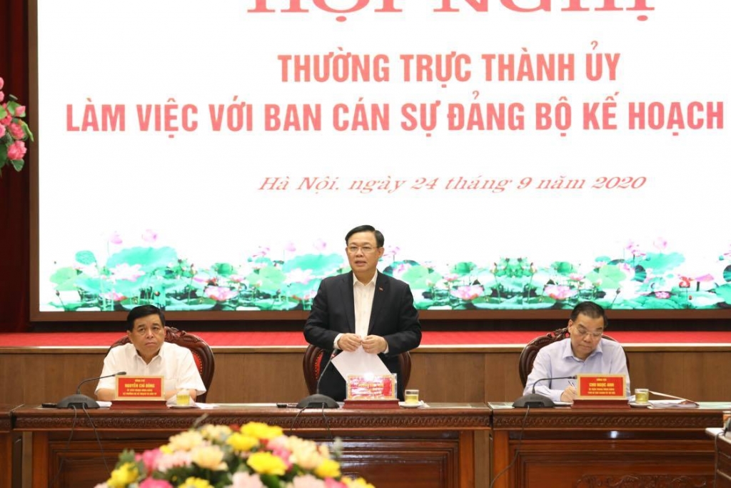 Bí thư Thành ủy Vương Đình Huệ phát biểu khai mạc hội nghị