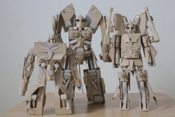 Chàng trai làm mô hình từ thùng giấy carton "gây sốt" cộng đồng mạng