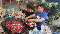 Những chàng trai cắm hoa kiếm 20 triệu đồng/tháng