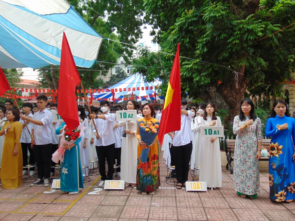 Thầy và trò trường THPT Việt Đức đón chào năm học mới đầy cảm xúc