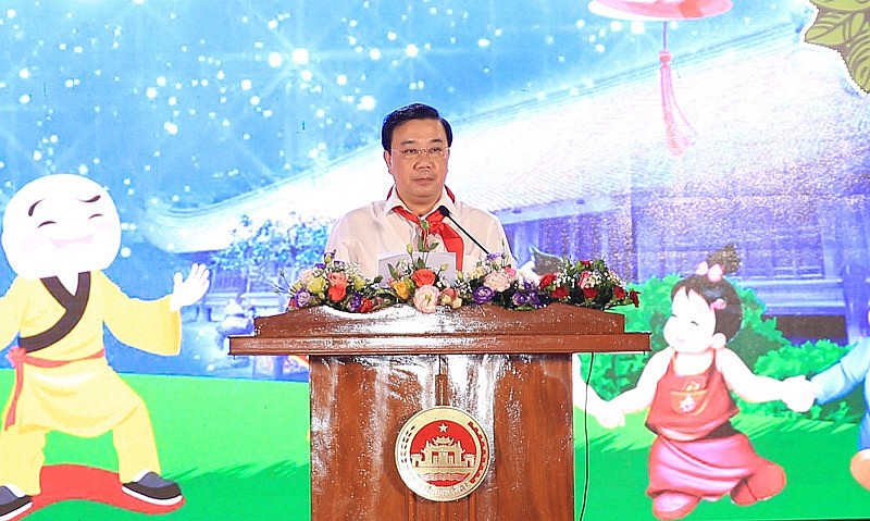 Phó Chủ tịch UBND thành phố Chử Xuân Dũng phát biểu tại đêm hội
