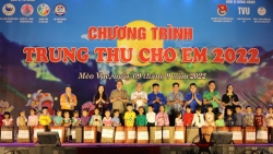 trung thu trao yeu thuong nhan nu cuoi noi dia dau to quoc