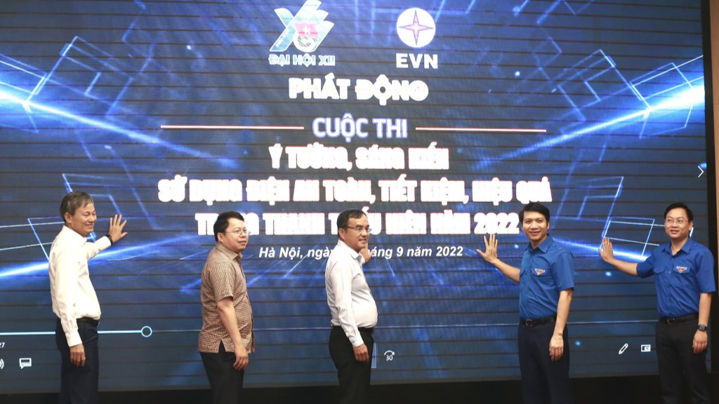 Các vị đại biểu thực hiện nghi thức khởi động cuộc thi