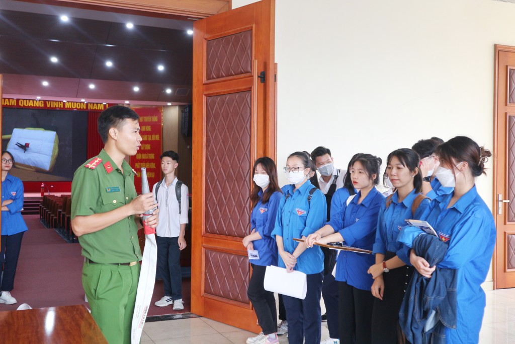 Tập huấn kỹ năng phòng cháy chữa cháy cho thanh niên Thủ đô