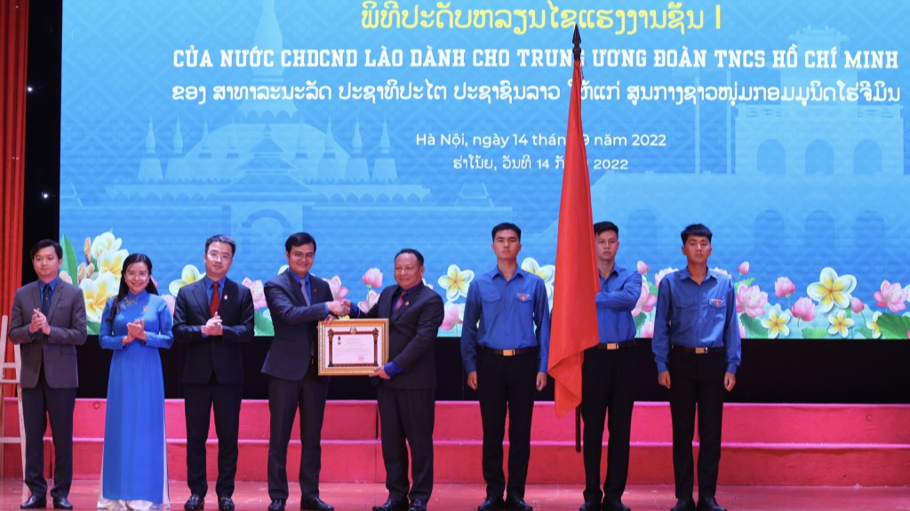 Nhịp cầu gắn kết, thắt chặt hơn nữa tình nghĩa keo sơn hai nước Việt Nam - Lào