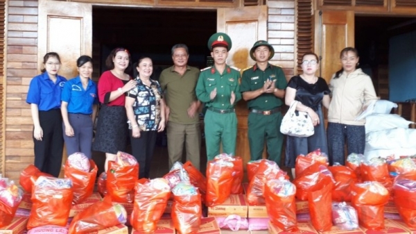 Món quà ý nghĩa tặng đồng bào dân tộc thiểu số ở Đắk Ngo