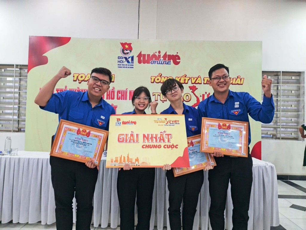 cá nhân, tập thể cũng vinh dự nhận giải thưởng hội thi “Tự hào Sử Việt” lần VI năm 2022