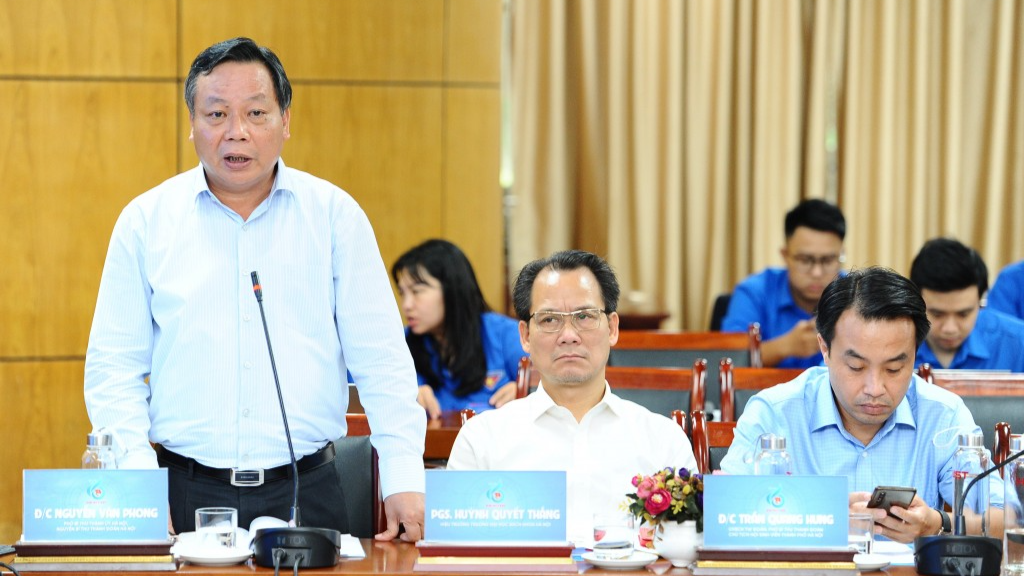 Phó Bí thư Thành ủy Hà Nội Nguyễn Văn Phong phát biểu tại diễn đàn