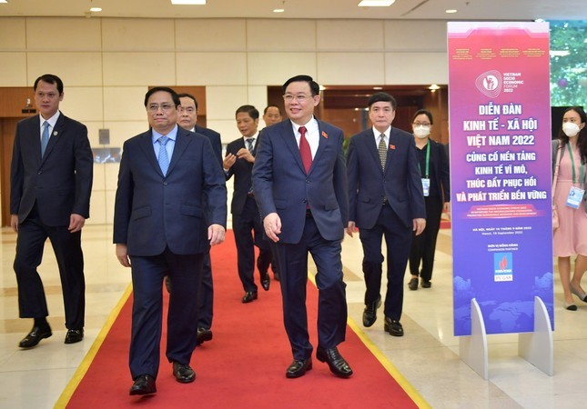 Thủ tướng Phạm Minh Chính, Chủ tịch Quốc hội Vương Đình Huệ dự diễn đàn.