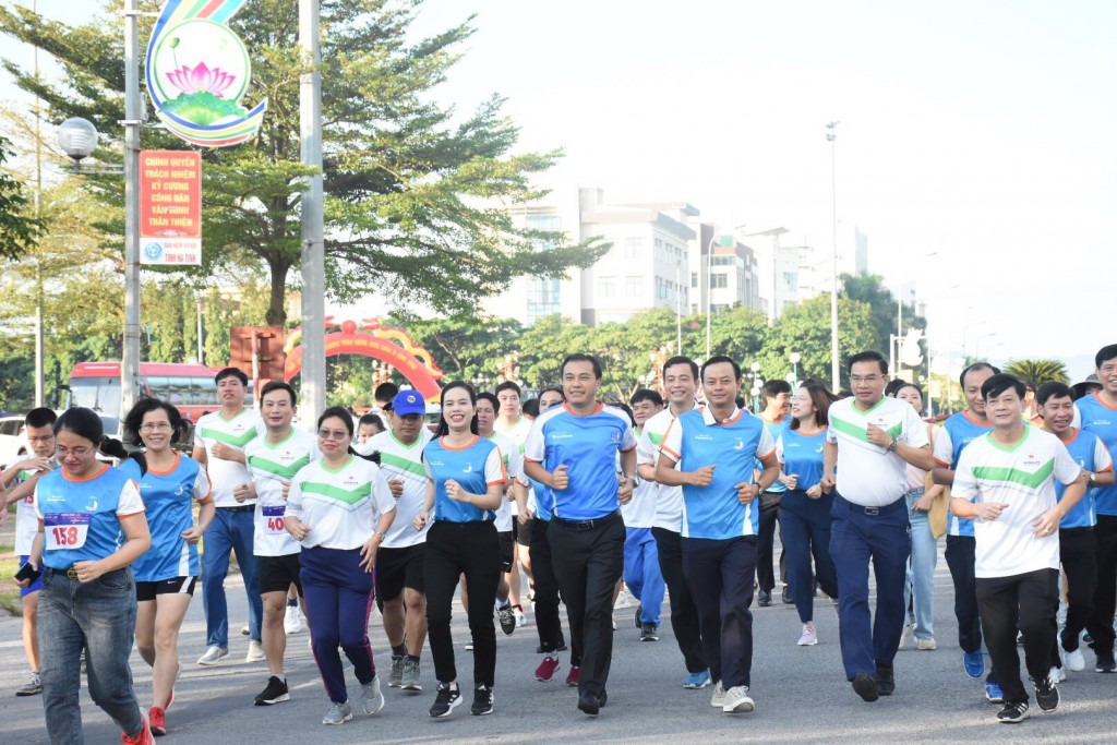 Các cán bộ, hội viên, thanh niên tham gia chạy vì cộng đồng