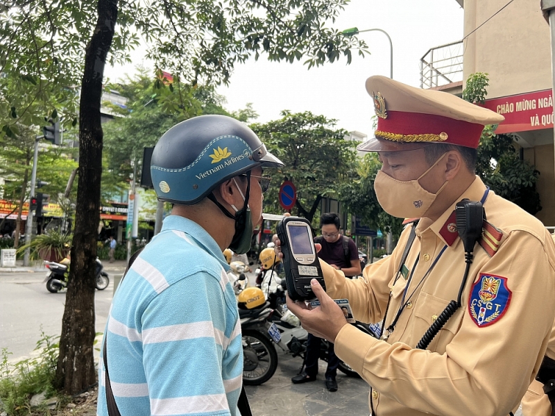 Đo nồng độ cồn người tham gia giao thông