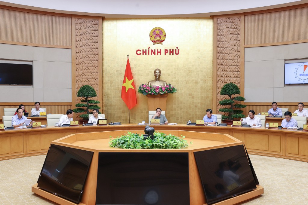 Thủ tướng Chính phủ Phạm Minh Chính chủ trì phiên họp Chính phủ chuyên đề, thảo luận về nhiều nội dung quan trọng liên quan tới xây dựng pháp luật và ổn định kinh tế vĩ mô.