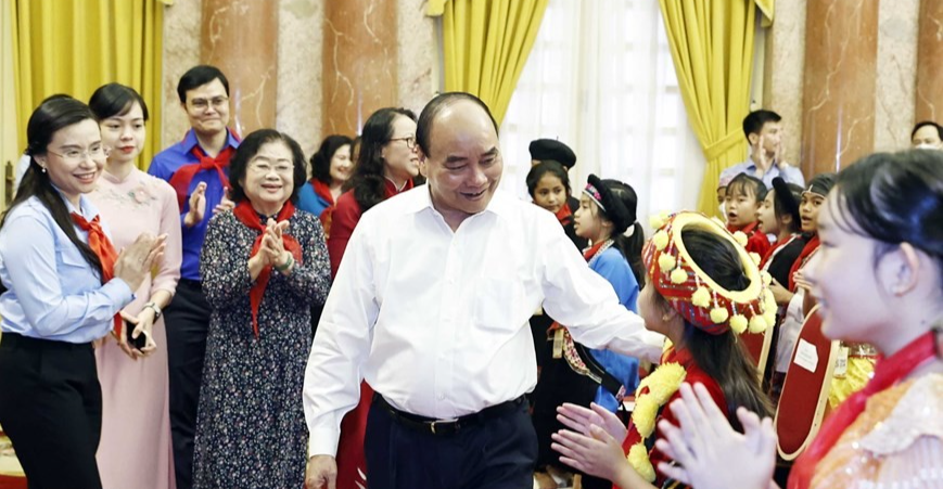 Chủ tịch nước Nguyễn Xuân Phúc gặp mặt các em thiếu nhi