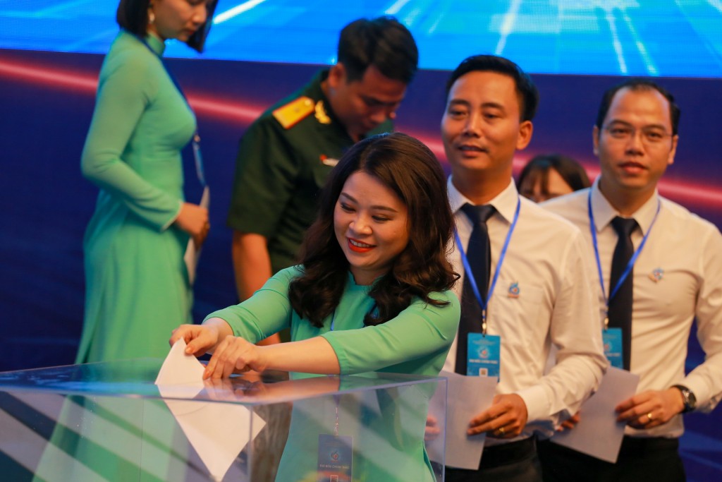 Bí thư Thành đoàn Hà Nội Chu Hồng Minh bỏ phiếu bầu Ban chấp hành khóa mới