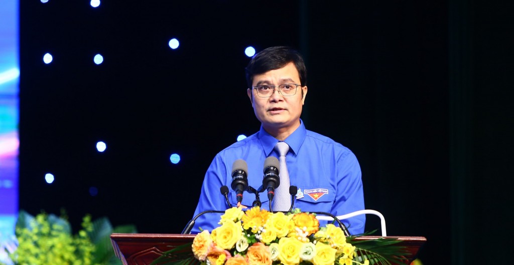 Đồng chí Bùi Quang Huy, Ủy viên Dự khuyết Trung ương Đảng, Bí thư Thứ nhất Trung ương Đoàn phát biểu tại Đại hội