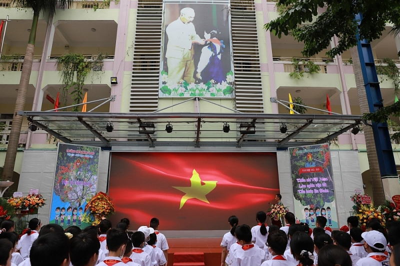 Khai thác màn hình LED sân trường hiệu quả tại Trường THCS Thăng Long (quận Ba Đình)