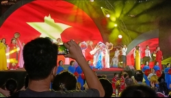 chim dam trong khong gian nghe thuat lung linh sac hoa