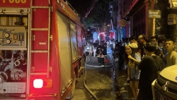 Quận Thanh Xuân: Cháy chung cư mini cao tầng lúc nửa đêm