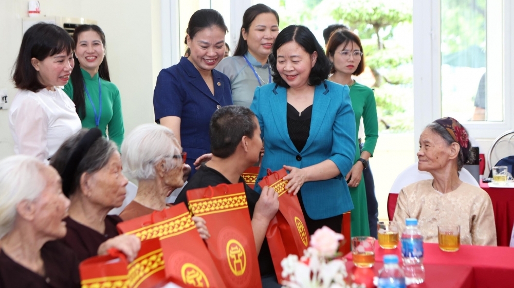 Thủ đô chi gần 200 tỷ tri ân người có công nhân dịp 50 năm thống nhất đất nước