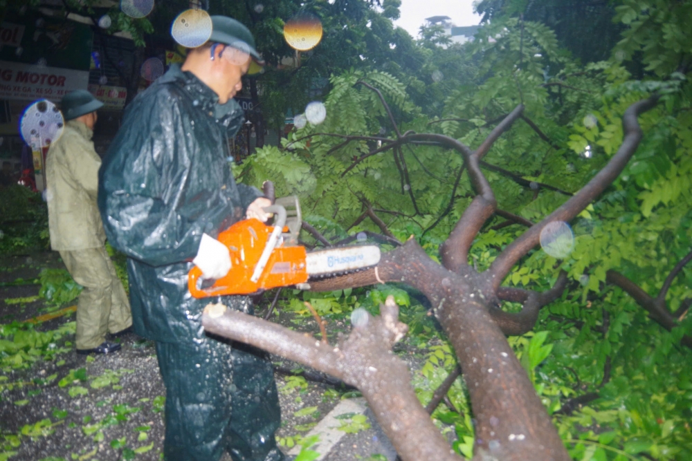 Người dân ghi nhận tinh thần trách nhiệm, vì dân của các cán bộ, chiến sĩ lực lượng vũ trang quân sự quận Hoàng Mai