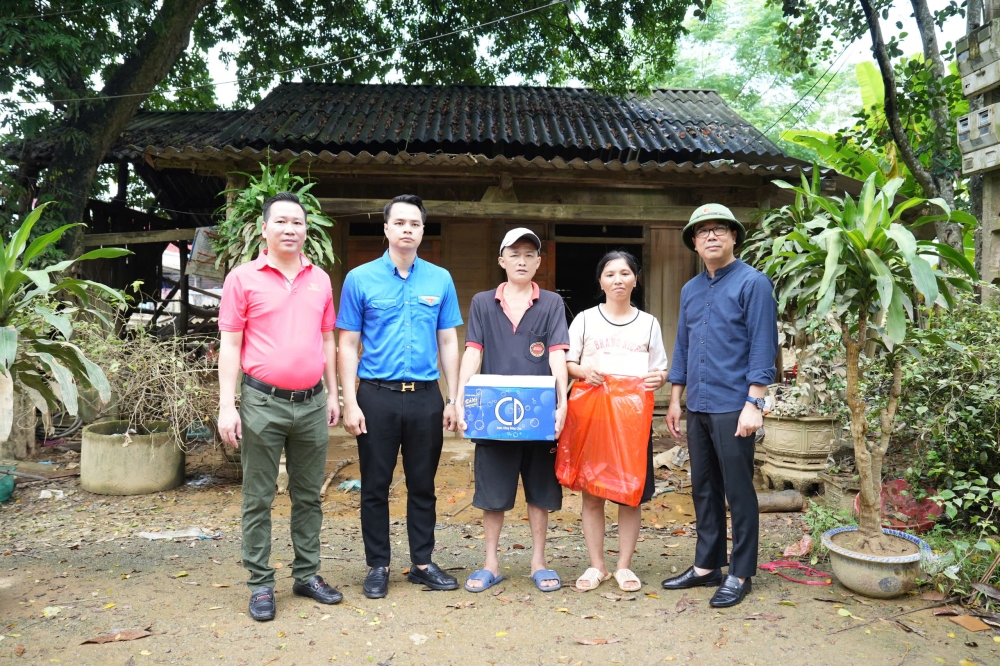 Mang yêu thương đến xã Bảo Thắng, Lào Cai