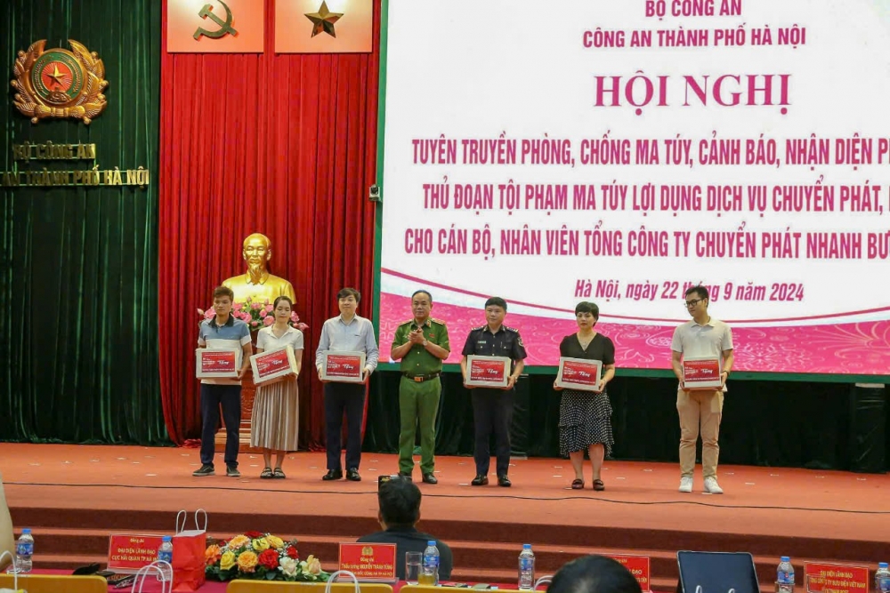 Ngăn chặn tội phạm ma tuý lợi dụng dịch vụ chuyển phát nhanh bưu điện