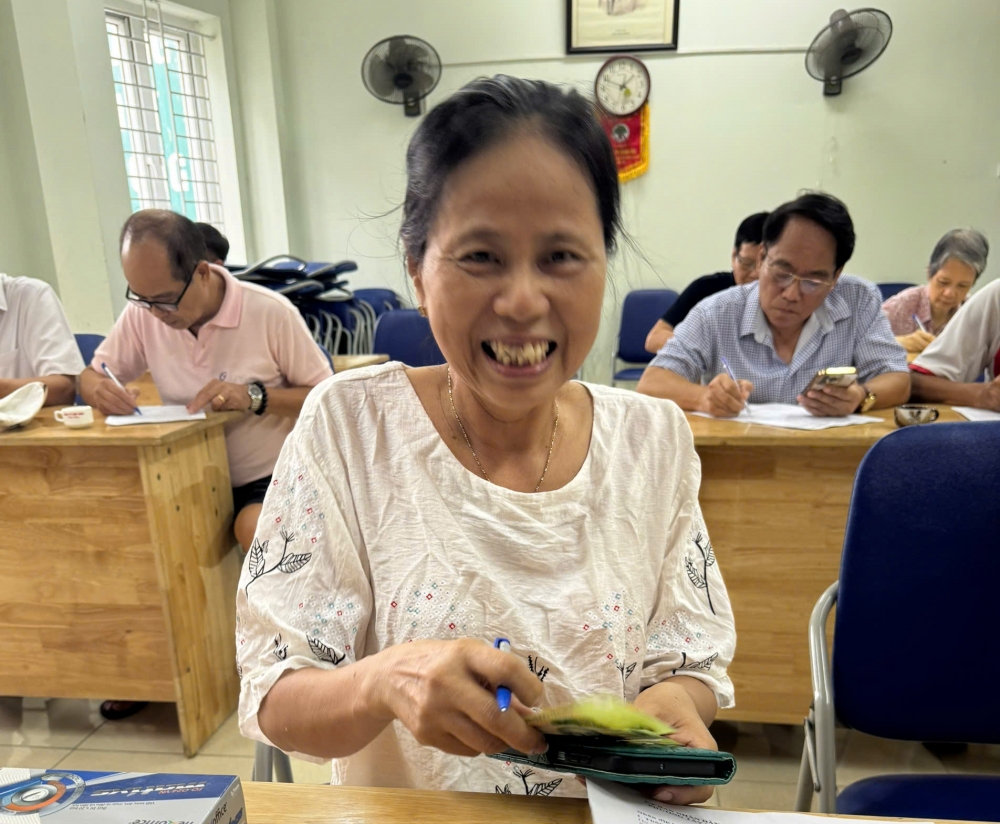 Bà Phương không giấu nổi niềm vui