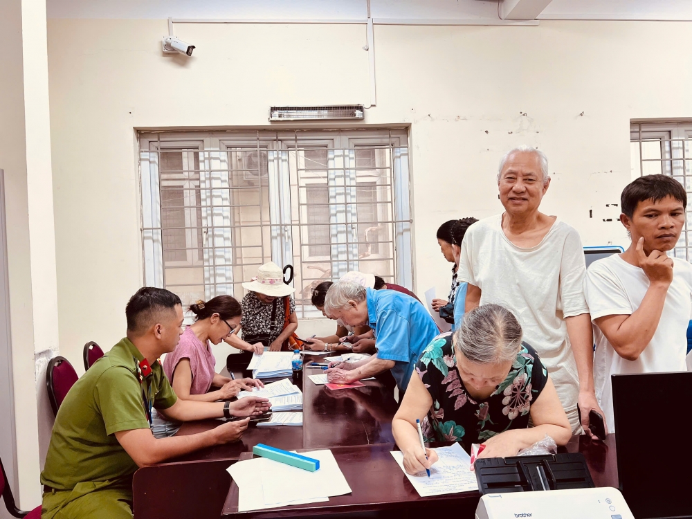 Cả lực lượng chức năng và người dân đều khẩn trương mong chi trả - nhận quà sớm nhất