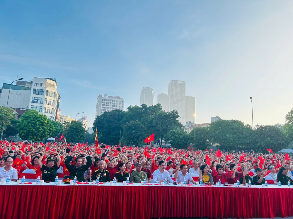 Hà Nội: Quảng trường thu nhỏ, hoà chung niềm vui lớn