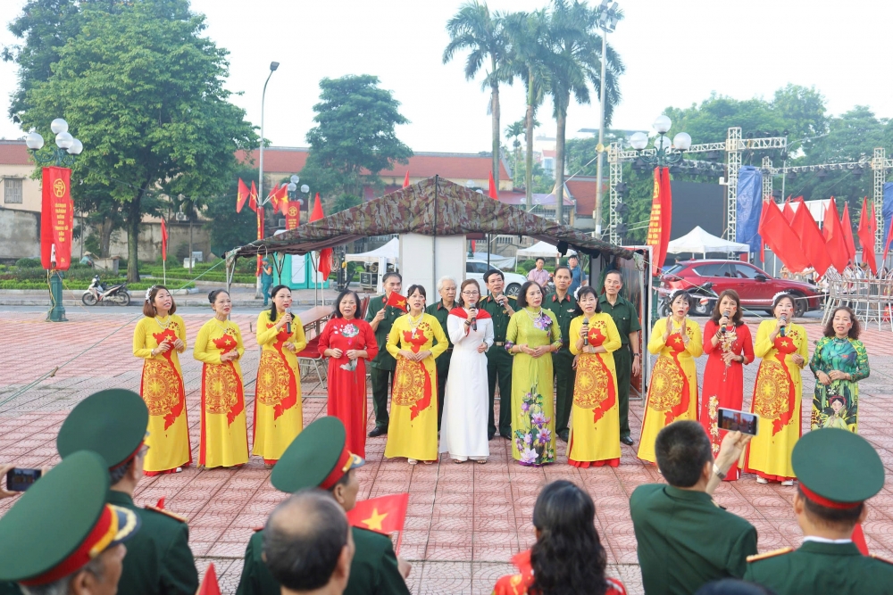 Hà Nội: Quảng trường thu nhỏ, hoà chung niềm vui lớn