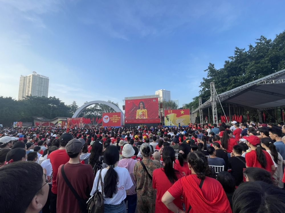 Hà Nội: Quảng trường thu nhỏ, hoà chung niềm vui lớn