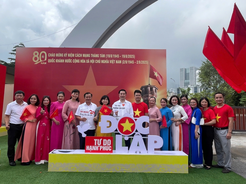 Hà Nội: Quảng trường thu nhỏ, hoà chung niềm vui lớn