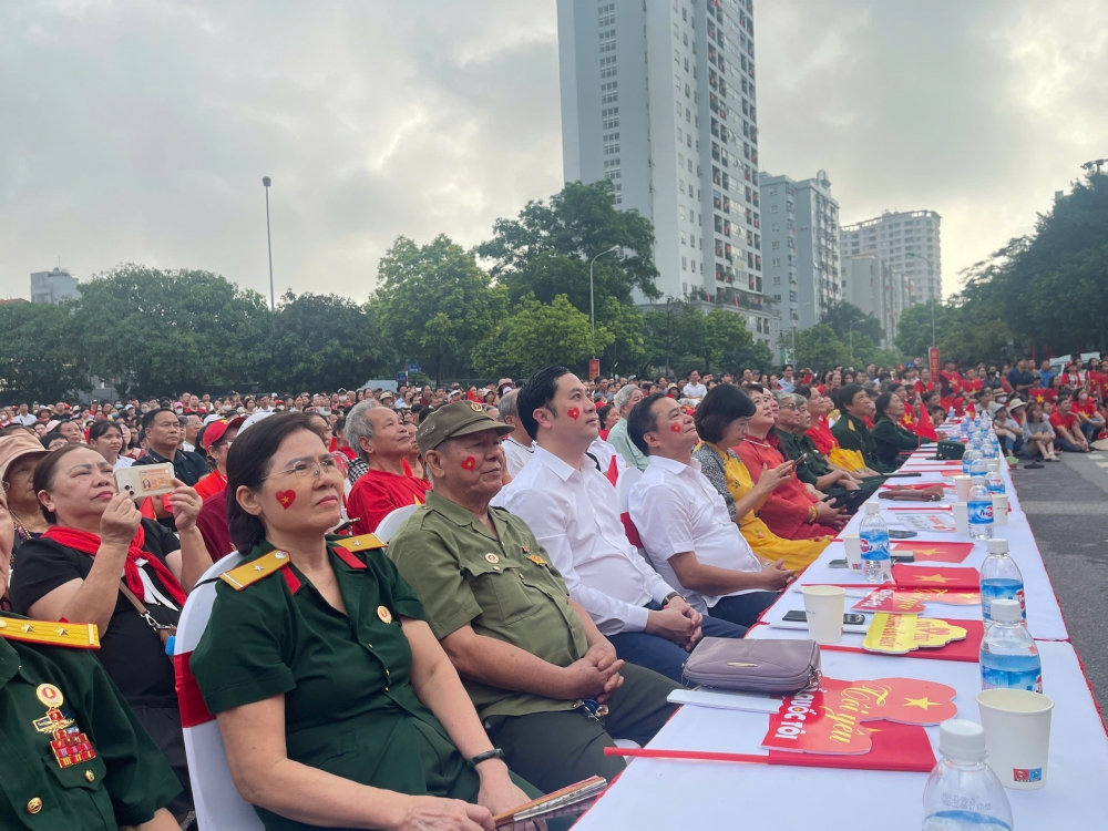 Hà Nội: Quảng trường thu nhỏ, hoà chung niềm vui lớn