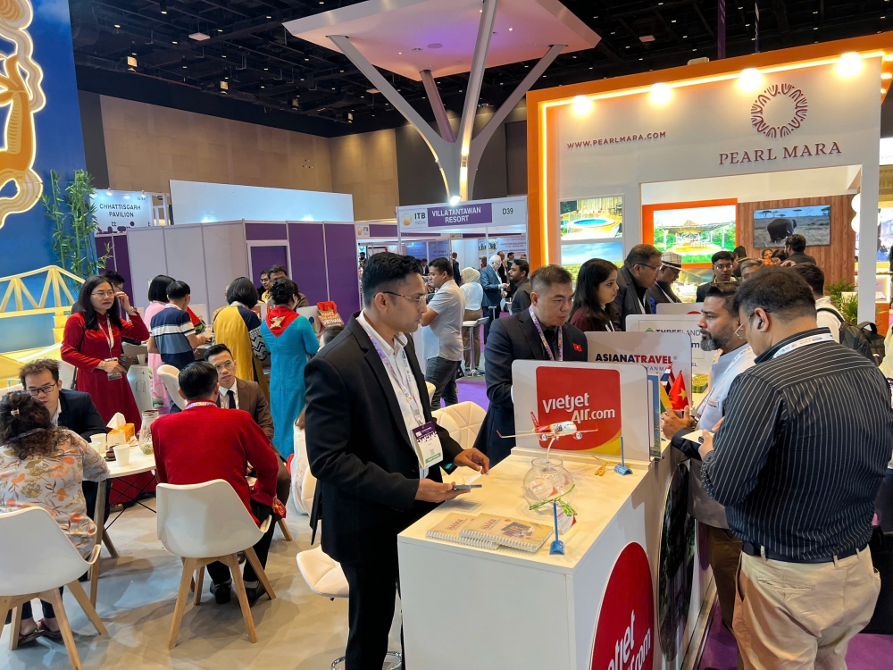 Đông đảo khách Ấn Độ đến tìm hiểu du lịch Hà Nội