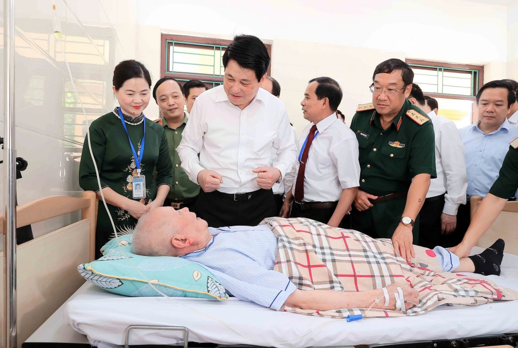 Chủ tịch nước thăm hỏi thương binh tuổi cao, sức yếu