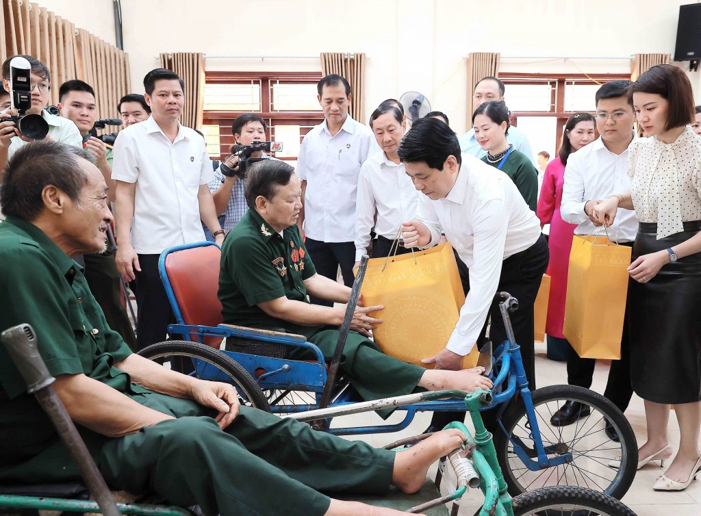 Phần quà nhỏ, ý nghĩa lớn, góp phần động viên các cựu chiến binh