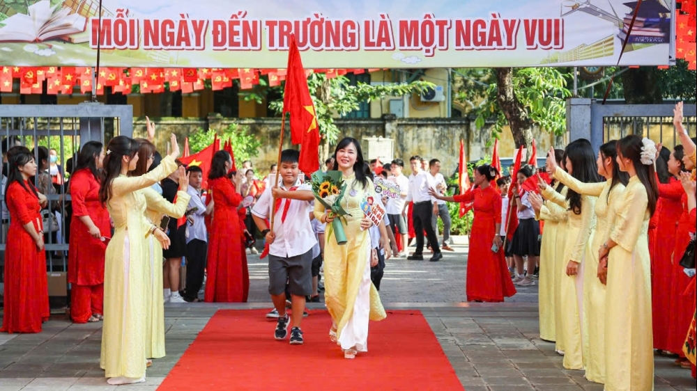 Hơn 3.000 học sinh Tây Hồ hân hoan tựu trường