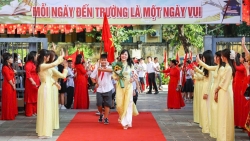 hon 3000 hoc sinh tay ho han hoan tuu truong