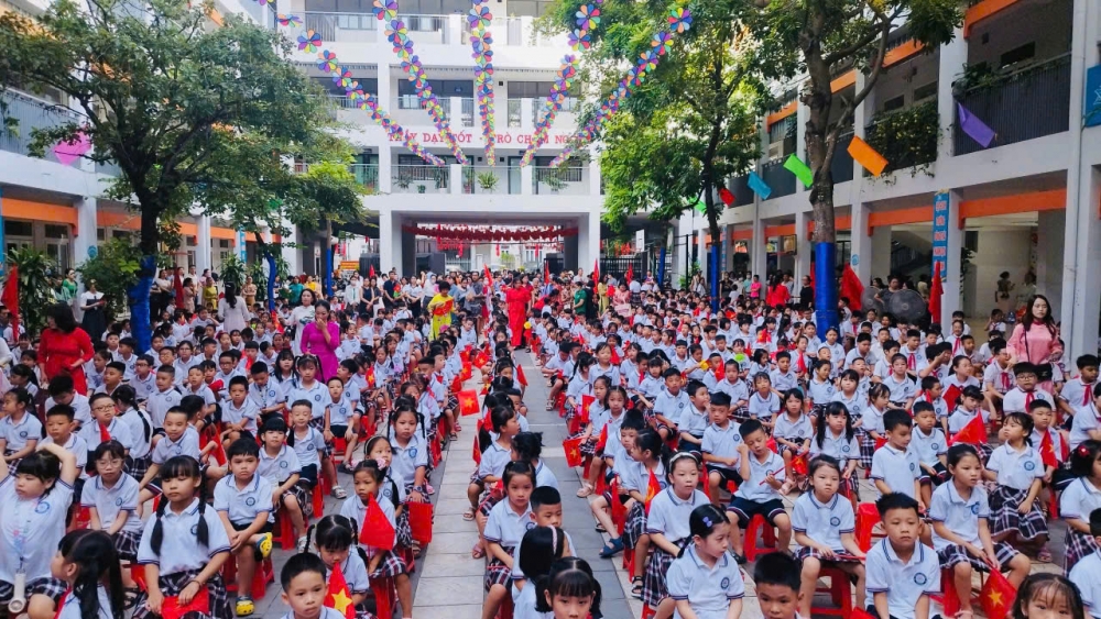 Hơn 3.000 học sinh Tây Hồ hân hoan tựu trường