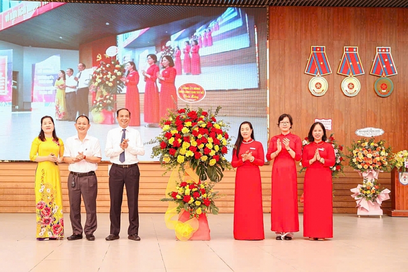 Hơn 3.000 học sinh Tây Hồ hân hoan tựu trường