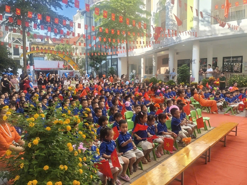 Hơn 3.000 học sinh Tây Hồ hân hoan tựu trường