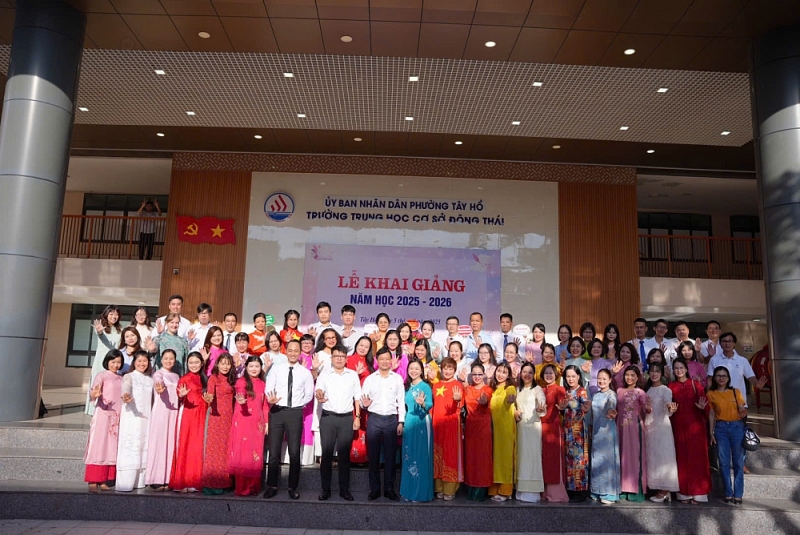 Hơn 3.000 học sinh Tây Hồ hân hoan tựu trường