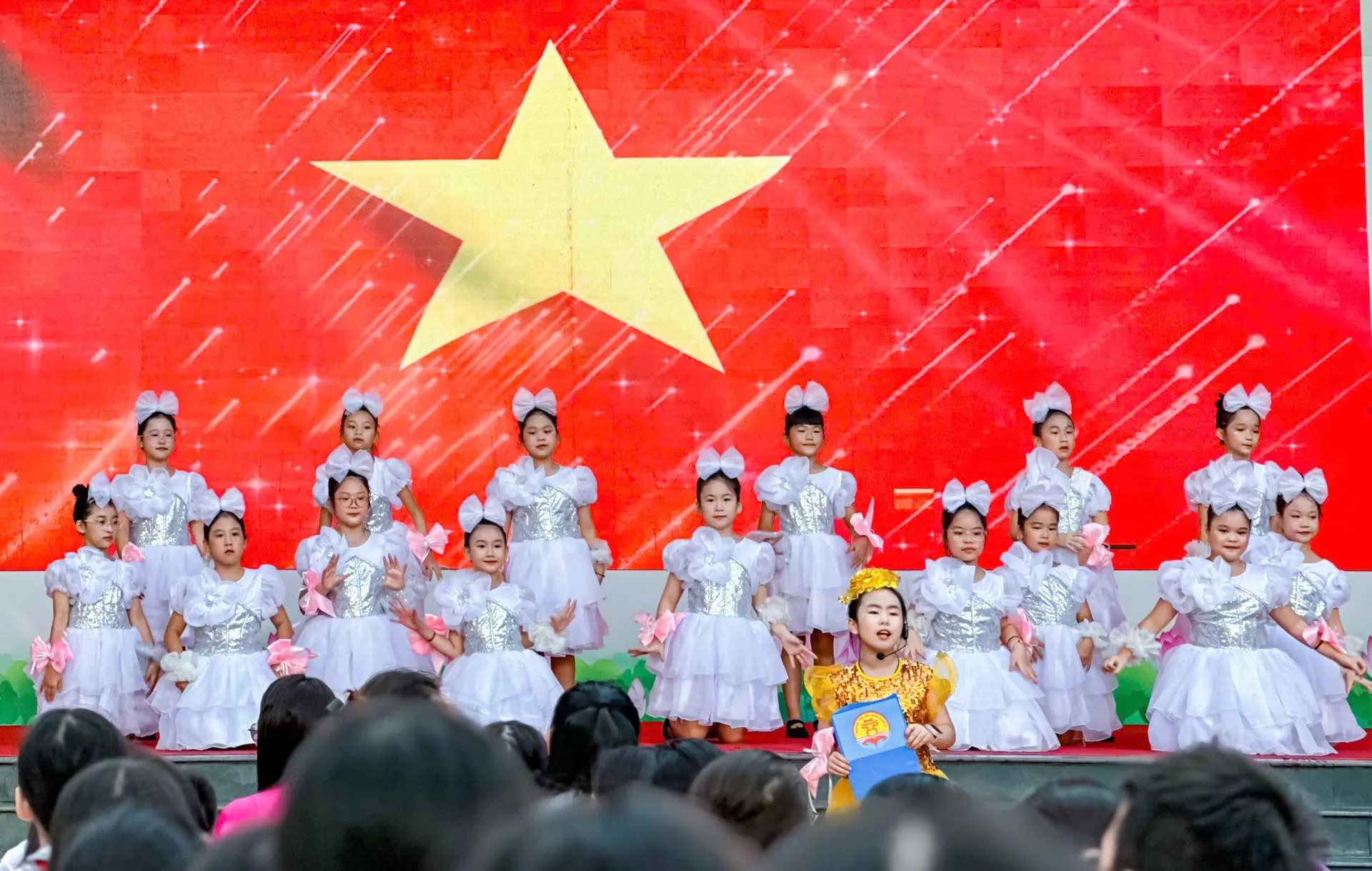 mua tuu truong cua gan 23000 hoc sinh phuong cau giay