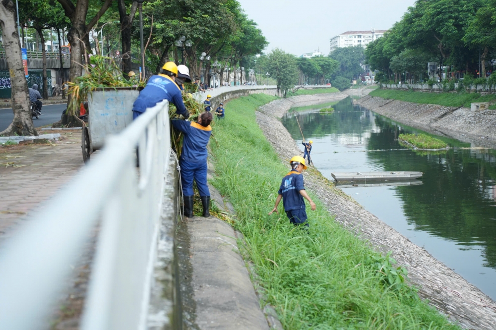 Hà Nội bắt đầu bổ cập nước hồ Tây để “hồi sinh” sông Tô Lịch