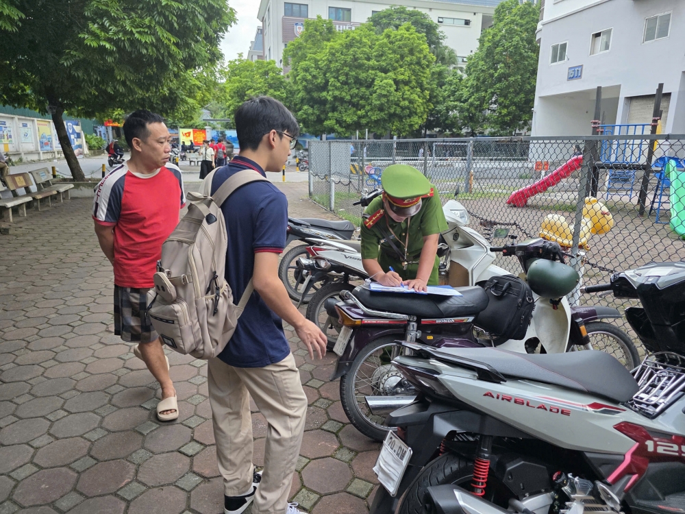 Phối hợp ra quân cao điểm bảo đảm an toàn giao thông cho học sinh