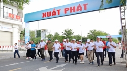 gan 1000 nguoi tham gia chung ket giai chay vi hoa binh nam 2025