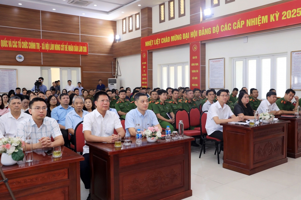 Đại biểu dự hội nghị tại điểm cầu phường Phú Thượng Đại biểu dự hội nghị tại điểm cầu phường Phú Thượng