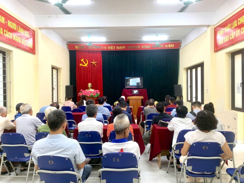 Các đảng viên nghiêm túc dự quán triệt ở điểm cầu trực tuyến Các đảng viên nghiêm túc dự quán triệt ở điểm cầu trực tuyến