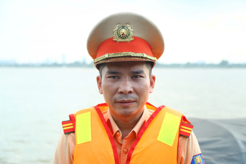 Chặn "điện giật, tận diệt", giữ nguồn cá, giữ mạch sống sông Hồng