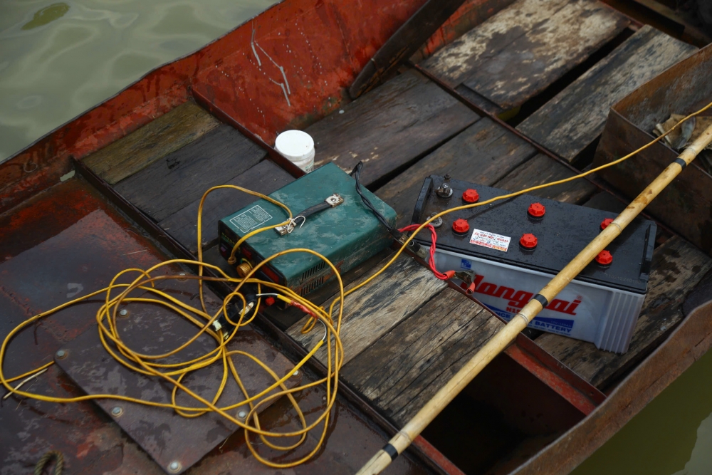 Chặn "điện giật, tận diệt", giữ nguồn cá, giữ mạch sống sông Hồng